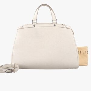 Louis Vuitton Epi Brea MM satchel in the color Ivorie (Ivory). 